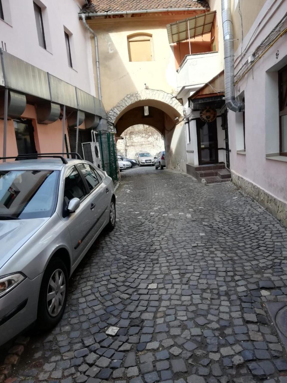 Leyla Hostel Braşov Extérieur photo